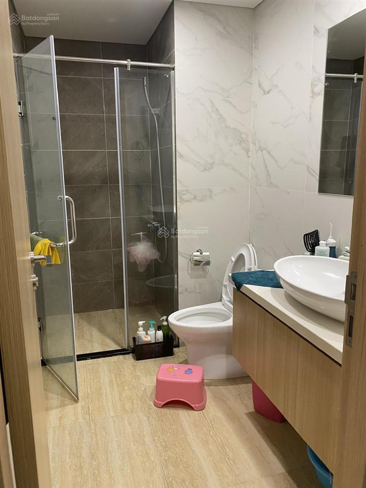 Sổ đỏ  chính chủ bán căn hộ 2pn, đầy đủ nội thất, tầng trung, view thoáng đẹp  giá 9.5 tỷ