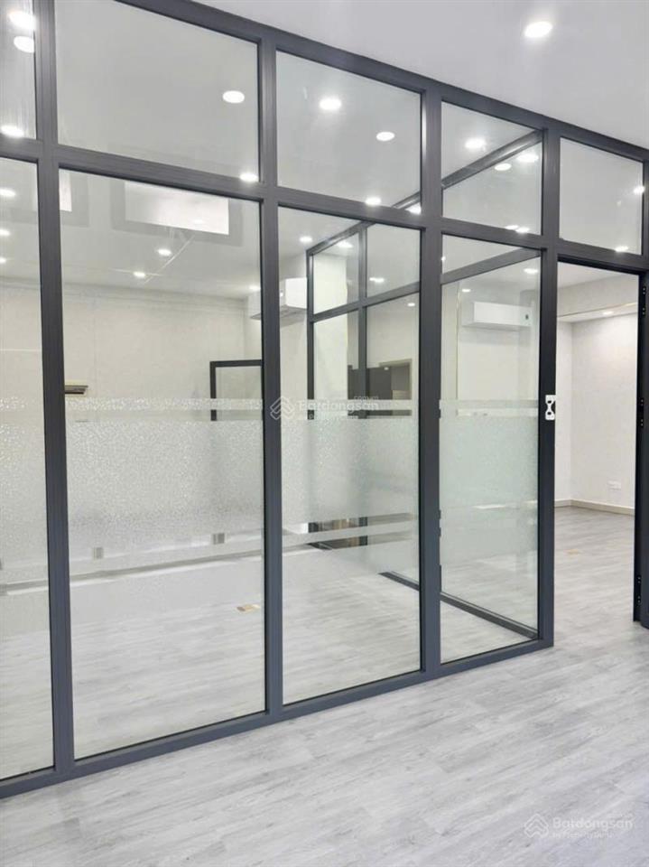 Chủ cần tiền bán gấp studio tháp trung tâm diện tích lớn 61m2  chỉ 4,6 tỷ all in