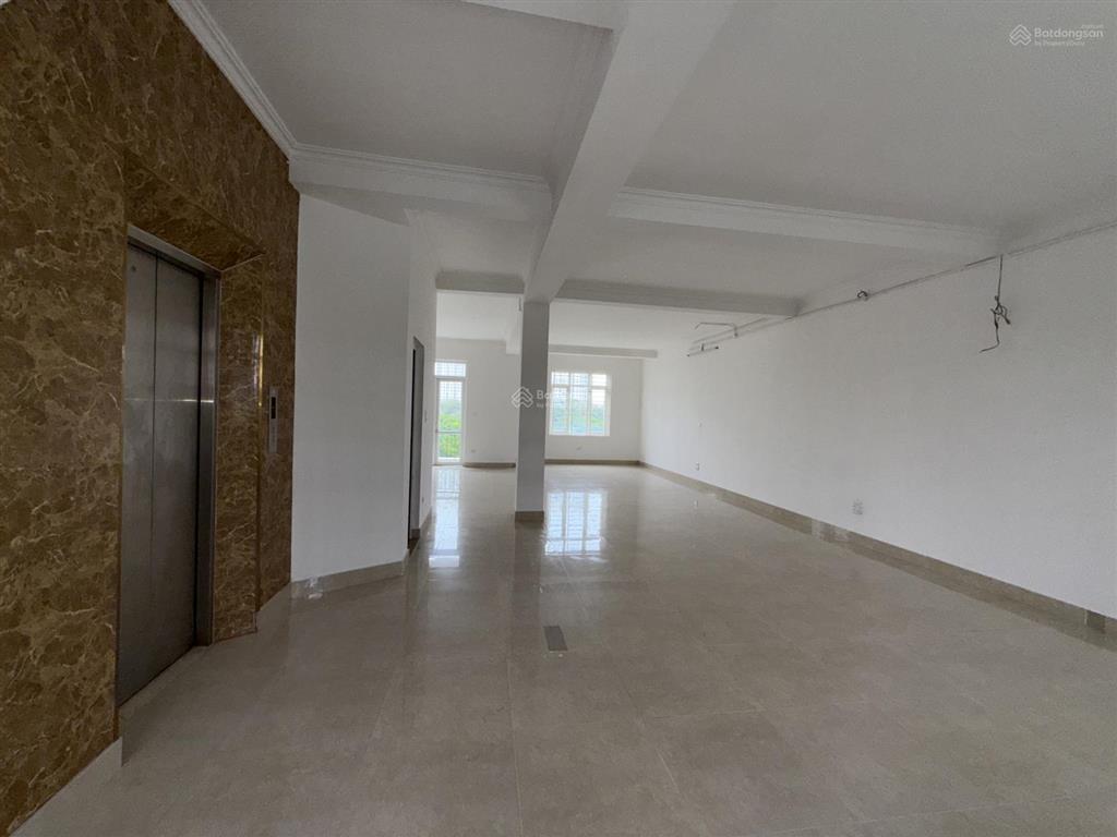 Cho thuê sh tp giao lưu, 120m2, 6 tầng, mt 8m, thông sàn, thang máy, nhà đẹp, 65tr