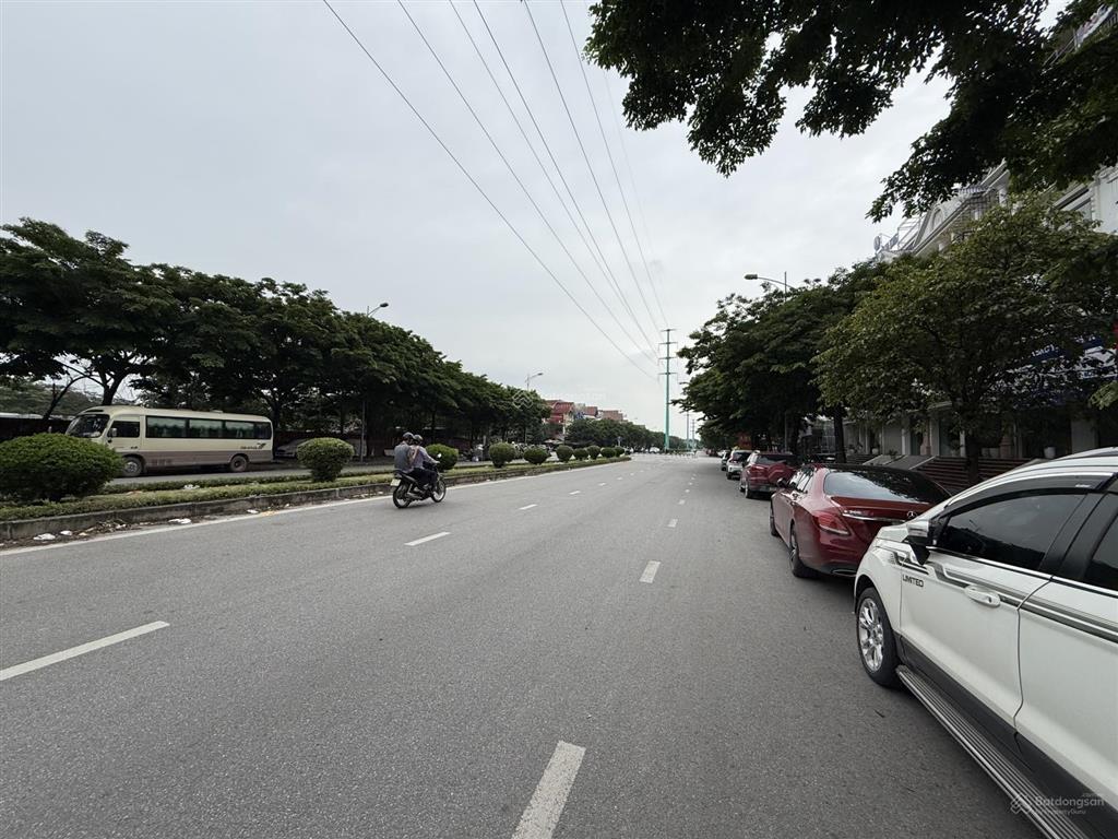 Cho thuê sh tp giao lưu, 120m2, 6 tầng, mt 8m, thông sàn, thang máy, nhà đẹp, 65tr