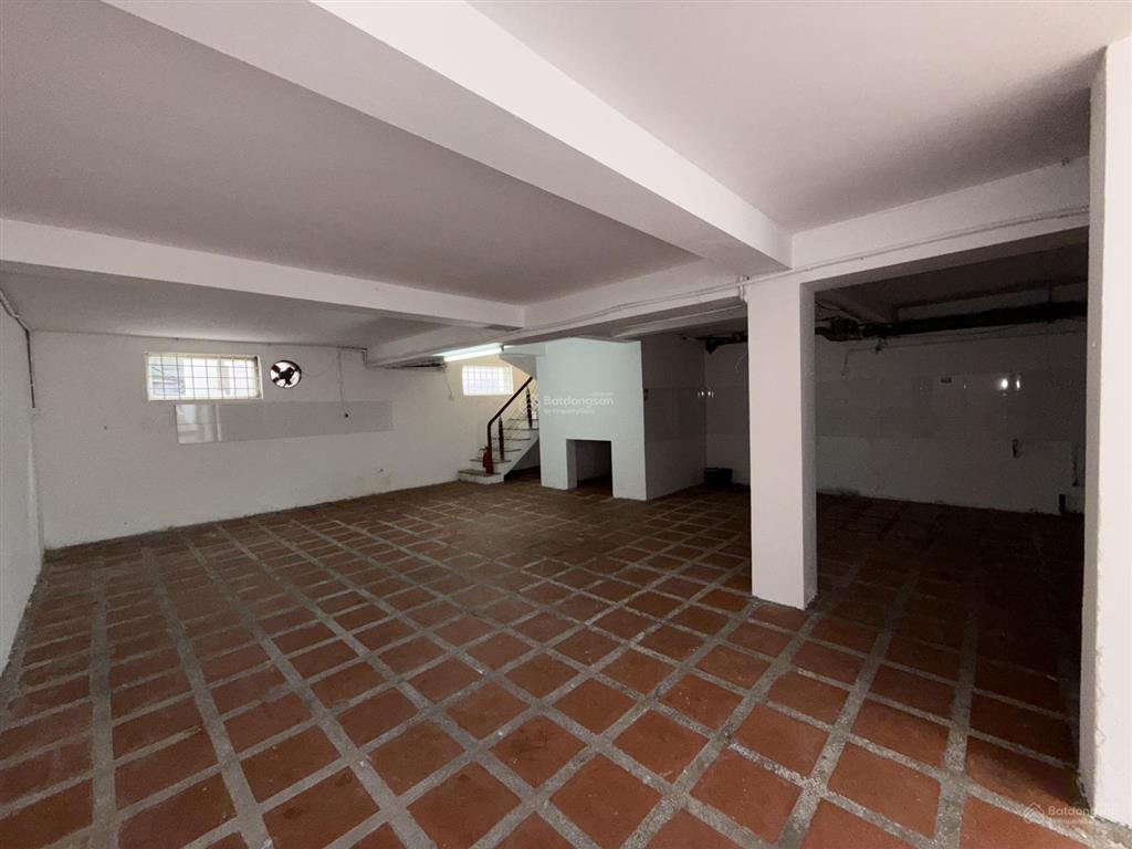 Cho thuê sh tp giao lưu, 120m2, 6 tầng, mt 8m, thông sàn, thang máy, nhà đẹp, 65tr