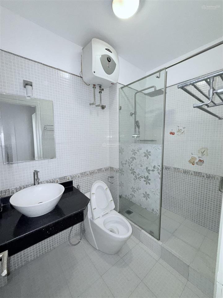 Cho thuê nhà hoàng quốc việt, 110m2, 5 tầng, mt 4.5m, 25tr