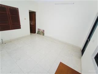 Cho thuê nhà trần quốc hoàn, 46m2, 4 tầng, mt 4.5m, ngõ ô tô, 15tr