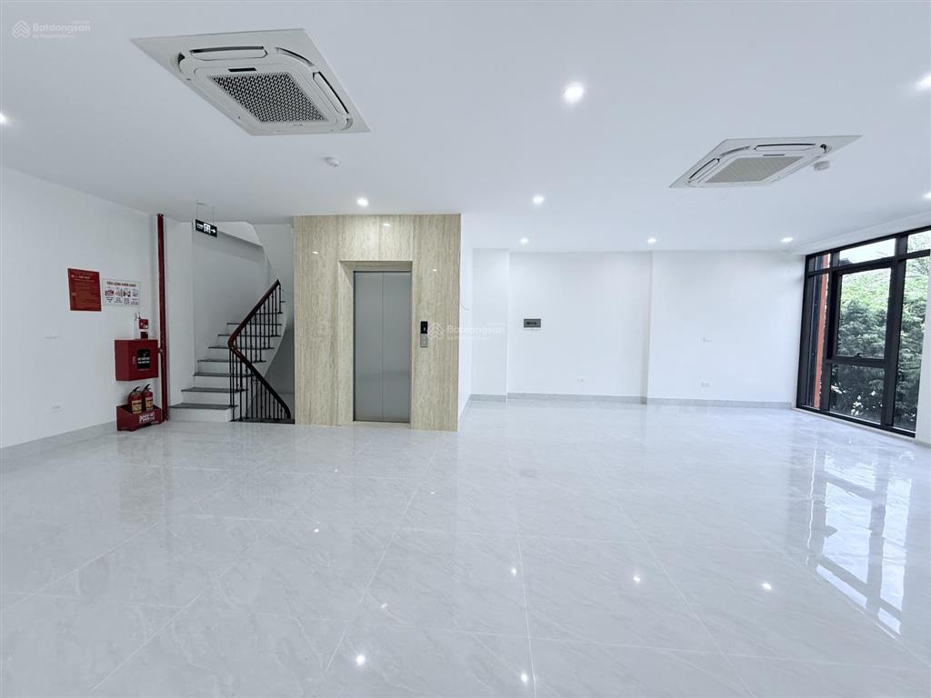 Cho thuê nhà mp trần vỹ, 100m2, 8 tầng, mt 6.8m, thang máy, nhà mới, 65tr