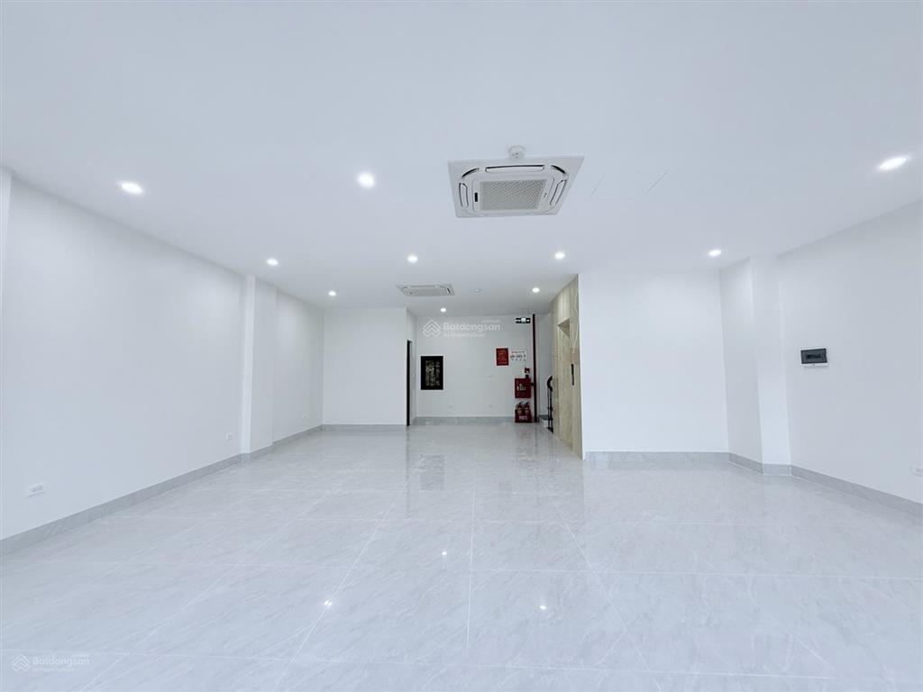 Cho thuê nhà mp trần vỹ, 100m2, 8 tầng, mt 6.8m, thang máy, nhà mới, 65tr