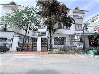 Cho thuê nhà tp giao lưu phạm văn đồng, 200m2, 5 tầng, mt 12m, 50tr