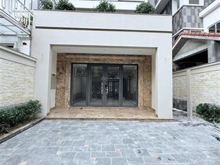 Cho thuê biệt thự trần đăng ninh, 205m2, 4 tầng, mt 8m, thang máy, mới tinh, 90tr