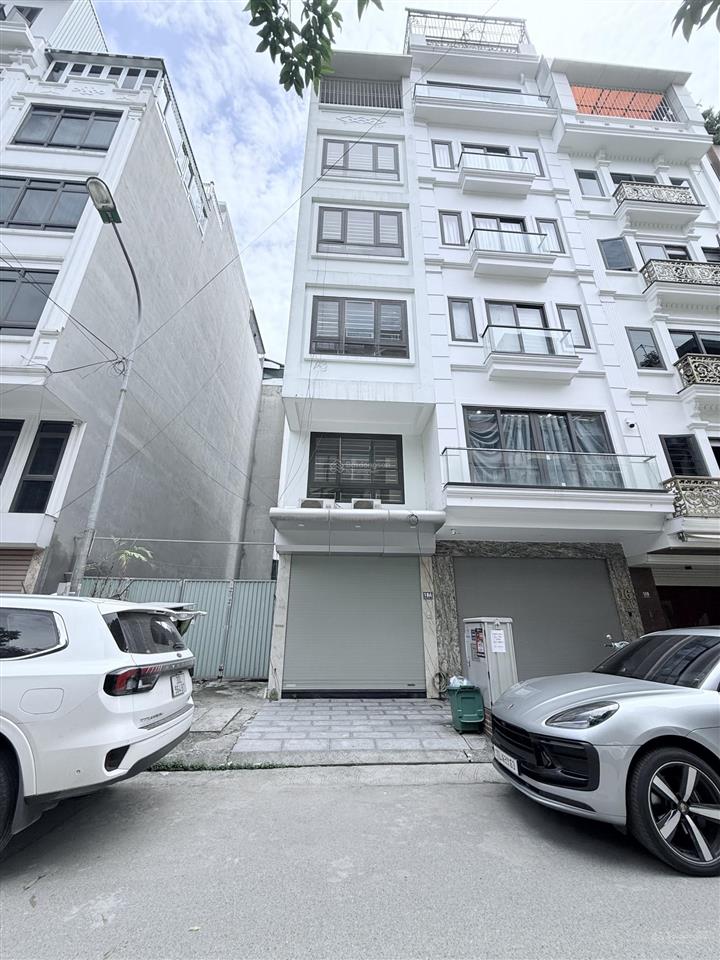 Cho thuê nhà 172 phú diễn, 60m2, 6 tầng, thang máy, nhà đẹp, 30tr