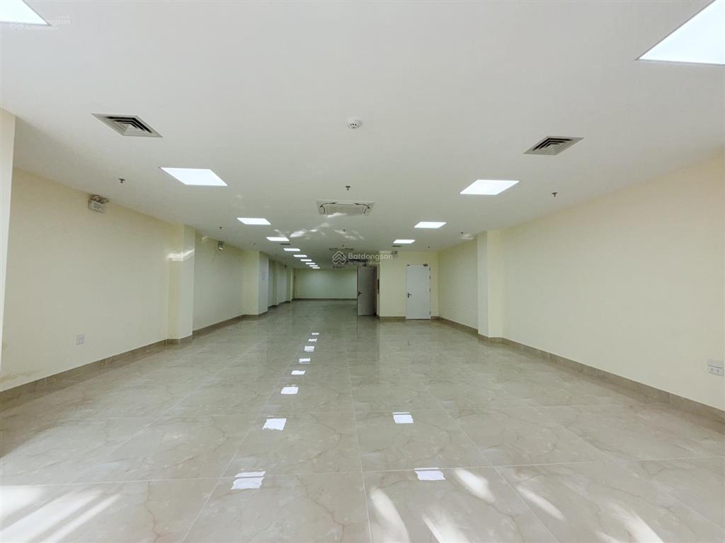 Cho thuê võ chí công, 250m2, 10 tầng, mt 8m, nhà mới, pccc