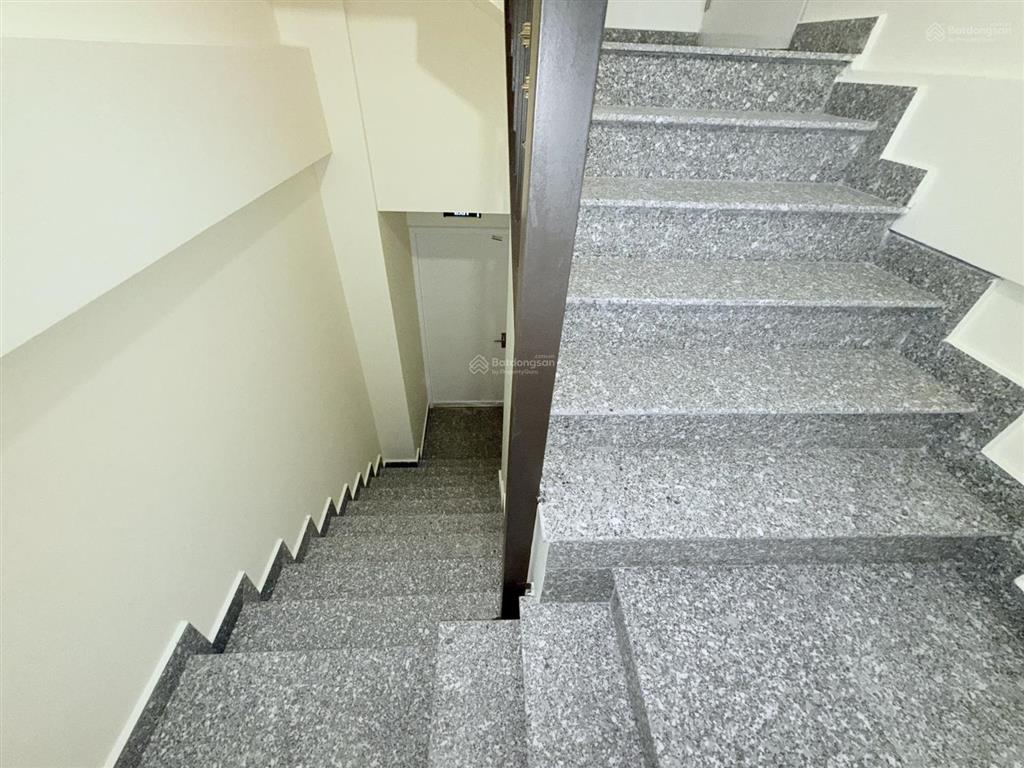 Cho thuê võ chí công, 250m2, 10 tầng, mt 8m, nhà mới, pccc