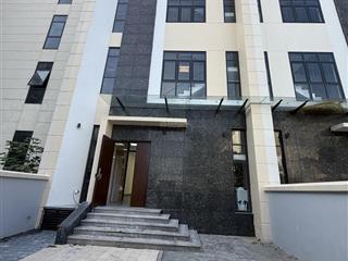 Cho thuê nhà mp nguyễn văn huyên, 175m2, 6 tầng, mt 7.5m, thang máy, nhà mới