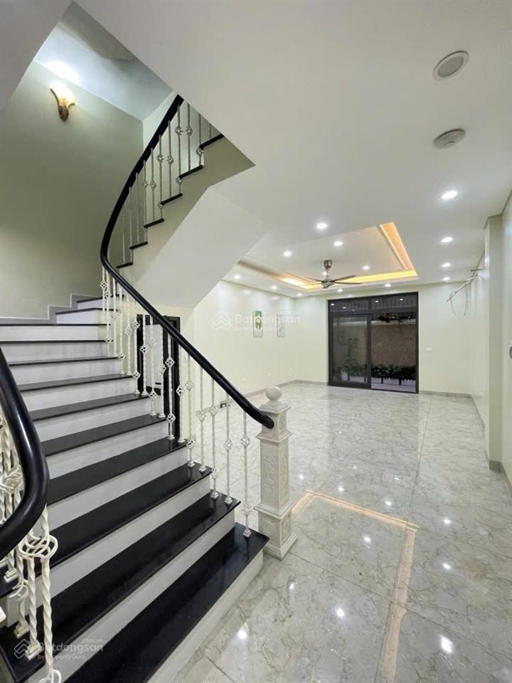 Cho thuê nhà nguyễn chánh, dt 75m2, 5 tầng, mt 6m, nhà đẹp, 45tr