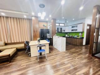 Cho thuê nhà trần quốc hoàn, 70m2, 5 tầng, lô góc, nhà đẹp, 28tr