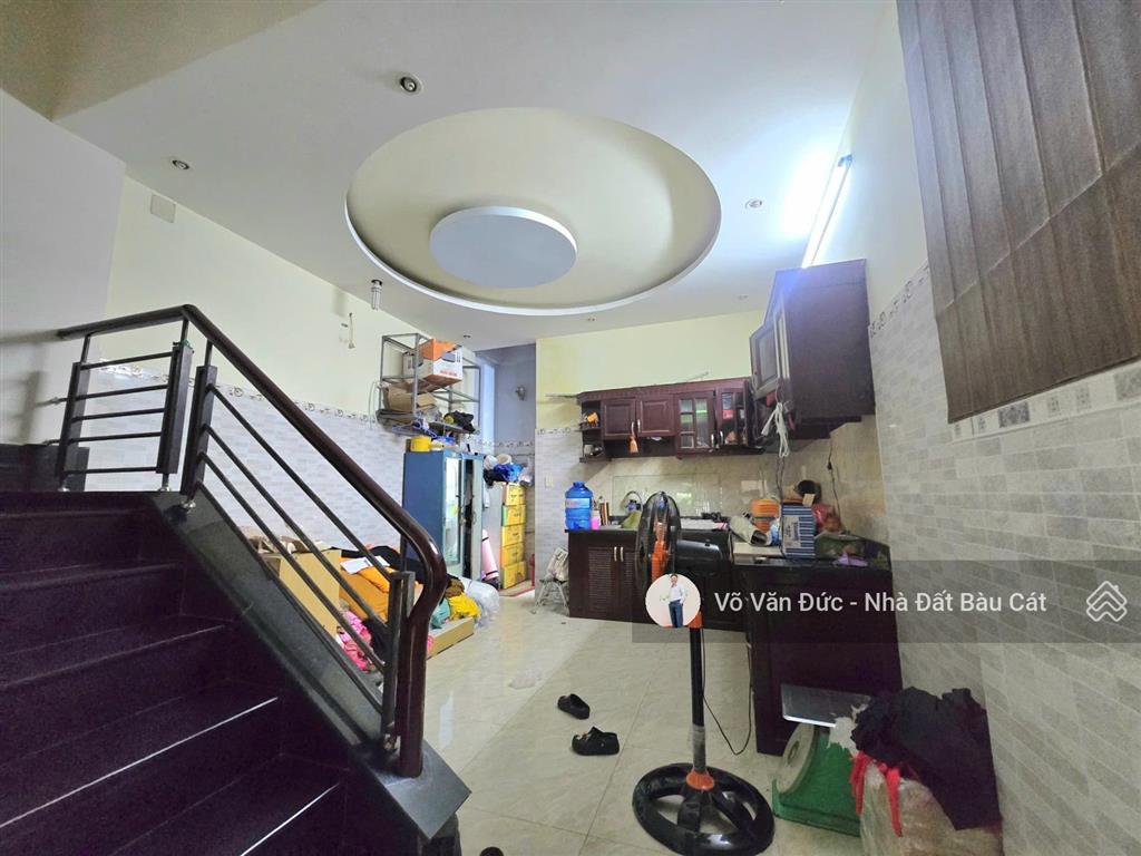 Bán nhà hẻm 4m hoàng văn thụp4tân bình. dt 4x14m đúc 1 trệt, 3 lầust  5pn4wc nhà còn mới