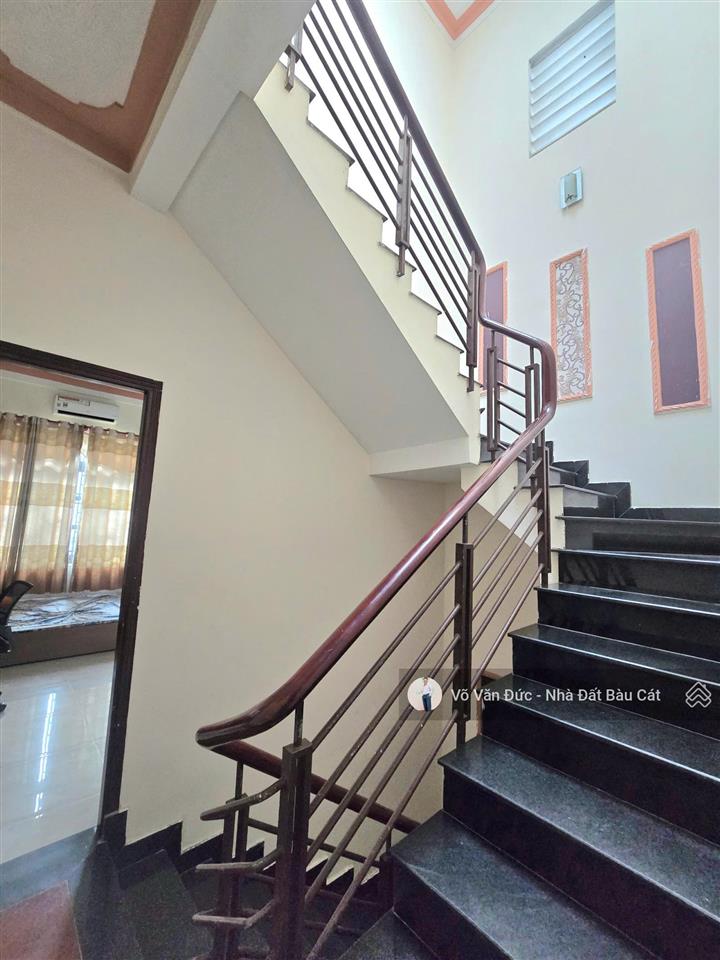 Bán nhà hẻm 4m hoàng văn thụp4tân bình. dt 4x14m đúc 1 trệt, 3 lầust  5pn4wc nhà còn mới