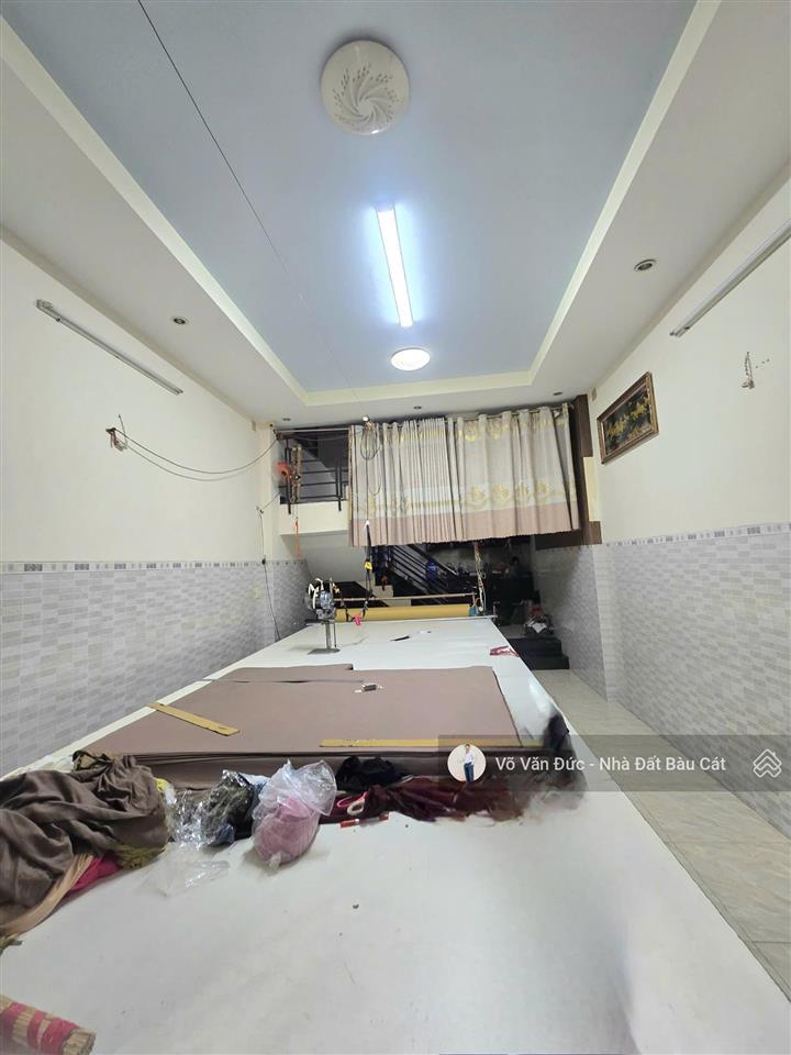 Bán nhà hẻm 4m hoàng văn thụp4tân bình. dt 4x14m đúc 1 trệt, 3 lầust  5pn4wc nhà còn mới