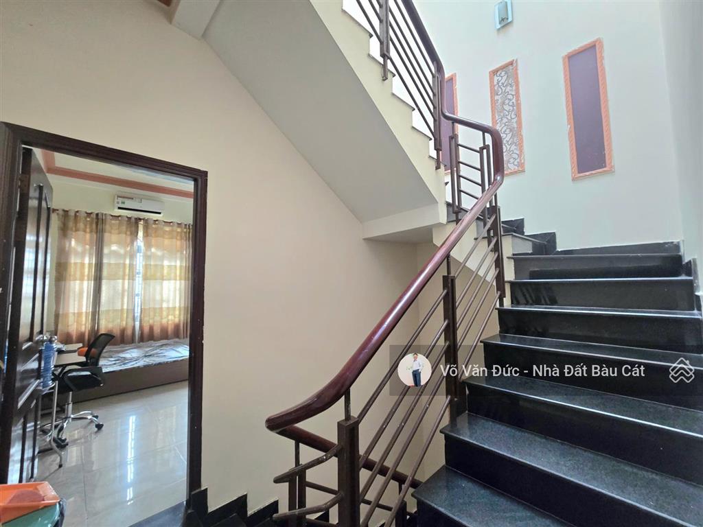 Bán nhà hẻm 4m hoàng văn thụp4tân bình. dt 4x14m đúc 1 trệt, 3 lầust  5pn4wc nhà còn mới