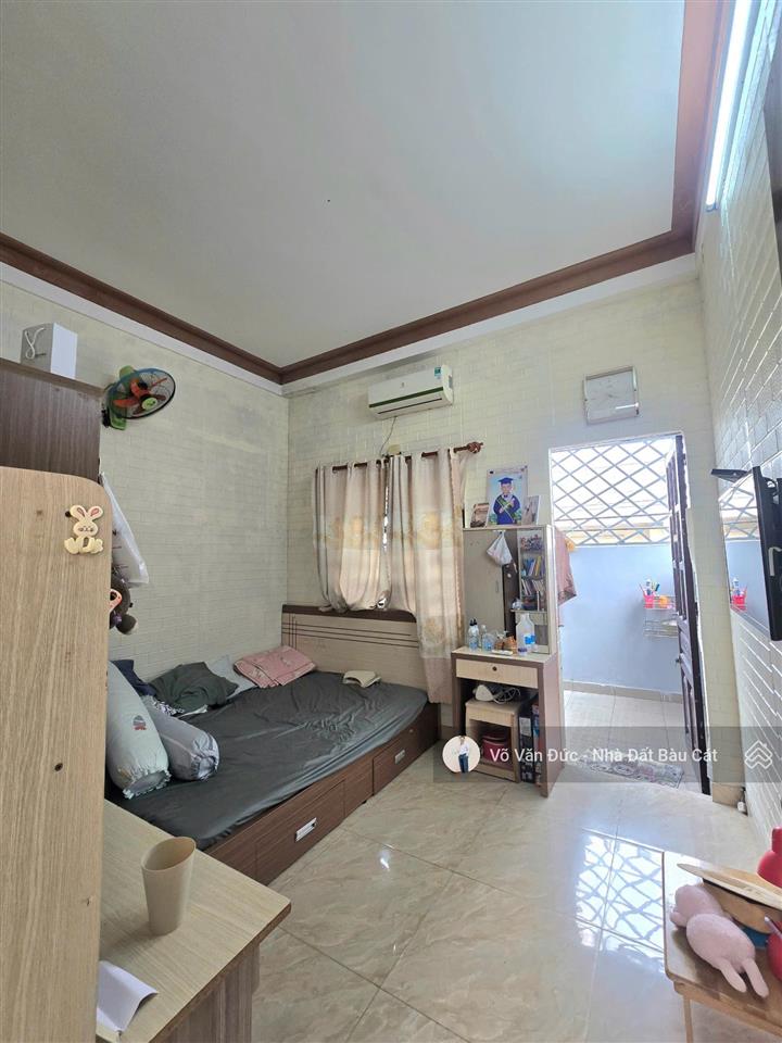 Bán nhà hẻm 4m hoàng văn thụp4tân bình. dt 4x14m đúc 1 trệt, 3 lầust  5pn4wc nhà còn mới