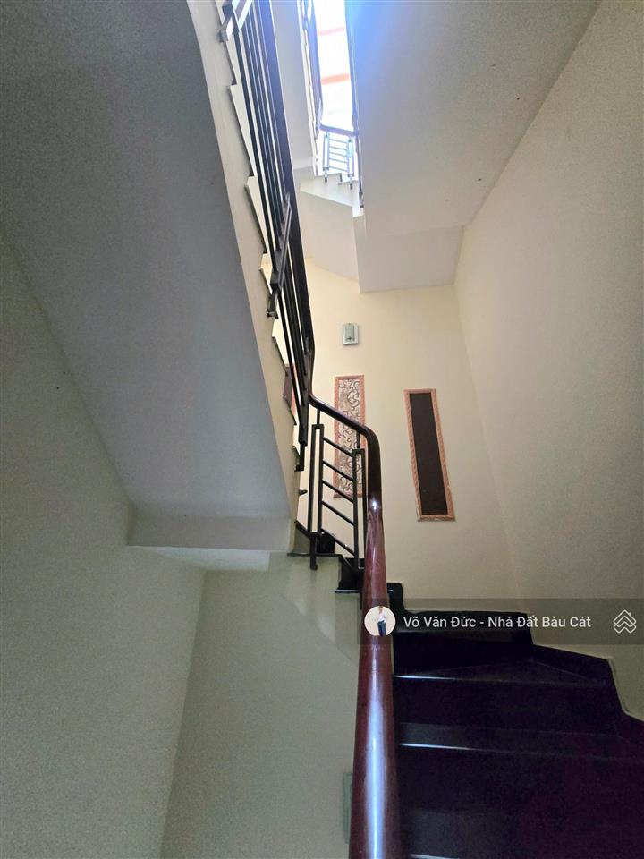 Bán nhà hẻm 4m hoàng văn thụp4tân bình. dt 4x14m đúc 1 trệt, 3 lầust  5pn4wc nhà còn mới