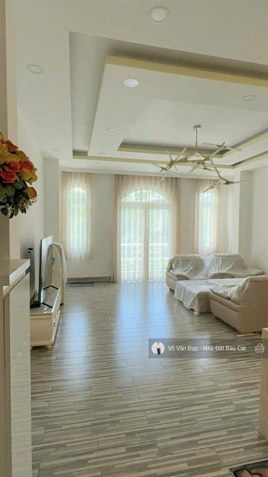 Bán nhà mặt tiền kênh tân hóa tân phú. dt 13.5x17 đúc 3 tầng vị trí siêu đẹp chiều ngang 13.5m