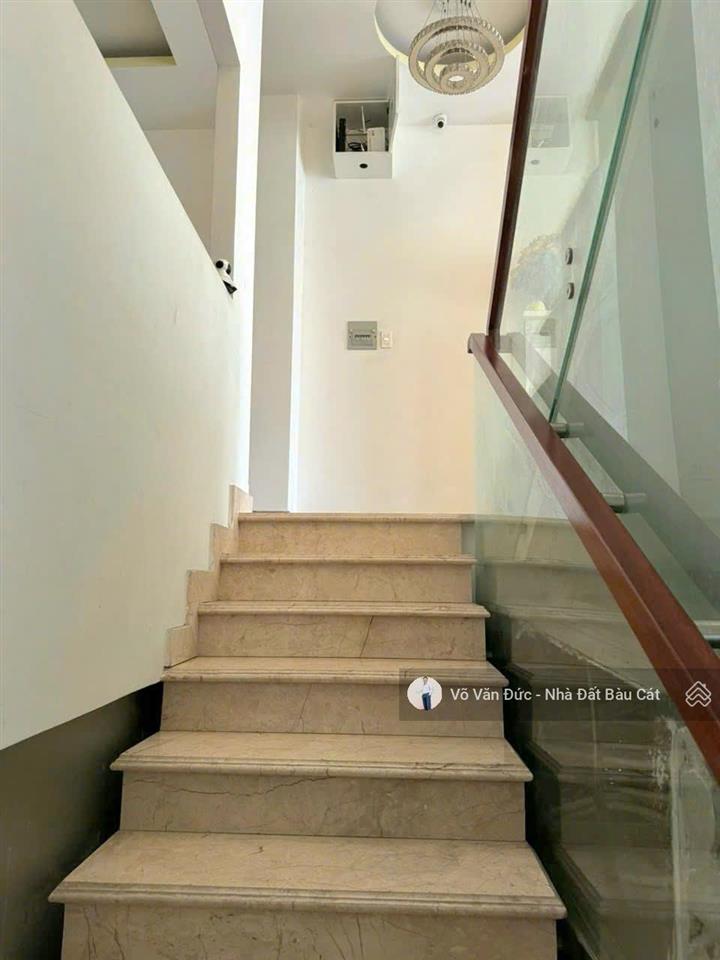 Bán nhà mặt tiền kênh tân hóa tân phú. dt 13.5x17 đúc 3 tầng vị trí siêu đẹp chiều ngang 13.5m