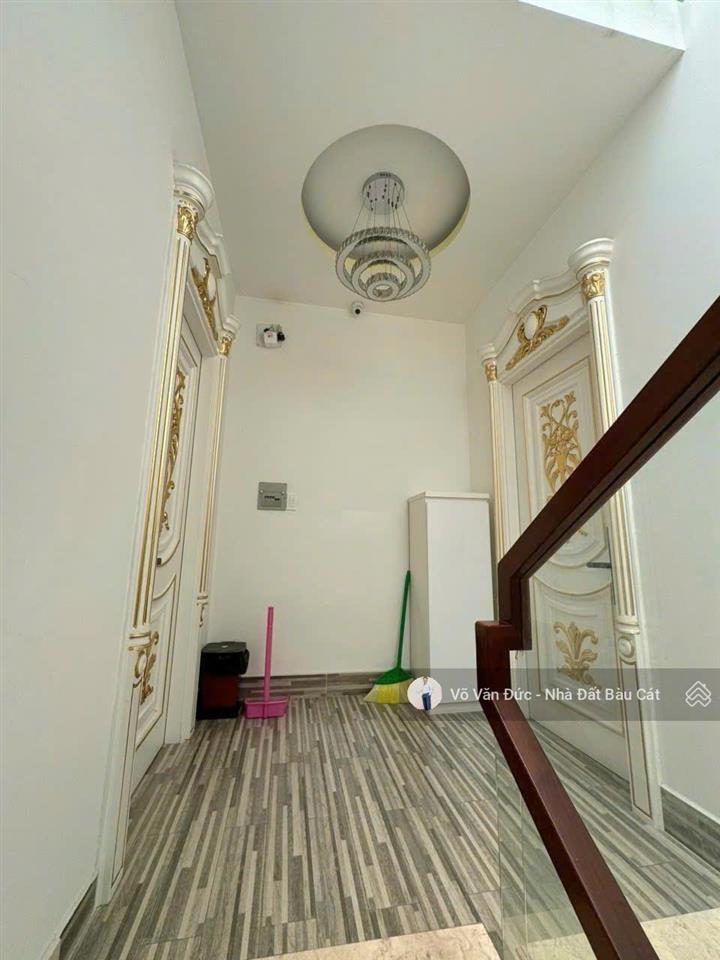 Bán nhà mặt tiền kênh tân hóa tân phú. dt 13.5x17 đúc 3 tầng vị trí siêu đẹp chiều ngang 13.5m