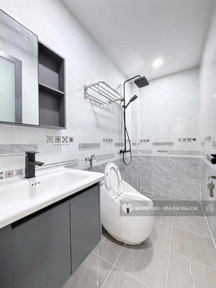 Siêu phẩm mới 100%  đúc 5 tấm  nội thất cao cấp  hxh 12m nguyễn hữu tiến  tân phú. dt 4x16m