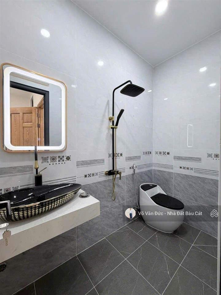 Siêu phẩm mới 100%  đúc 5 tấm  nội thất cao cấp  hxh 12m nguyễn hữu tiến  tân phú. dt 4x16m