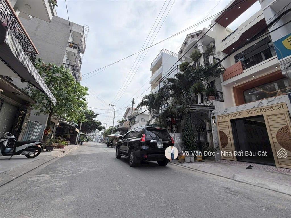 Siêu phẩm mới 100%  đúc 5 tấm  nội thất cao cấp  hxh 12m nguyễn hữu tiến  tân phú. dt 4x16m