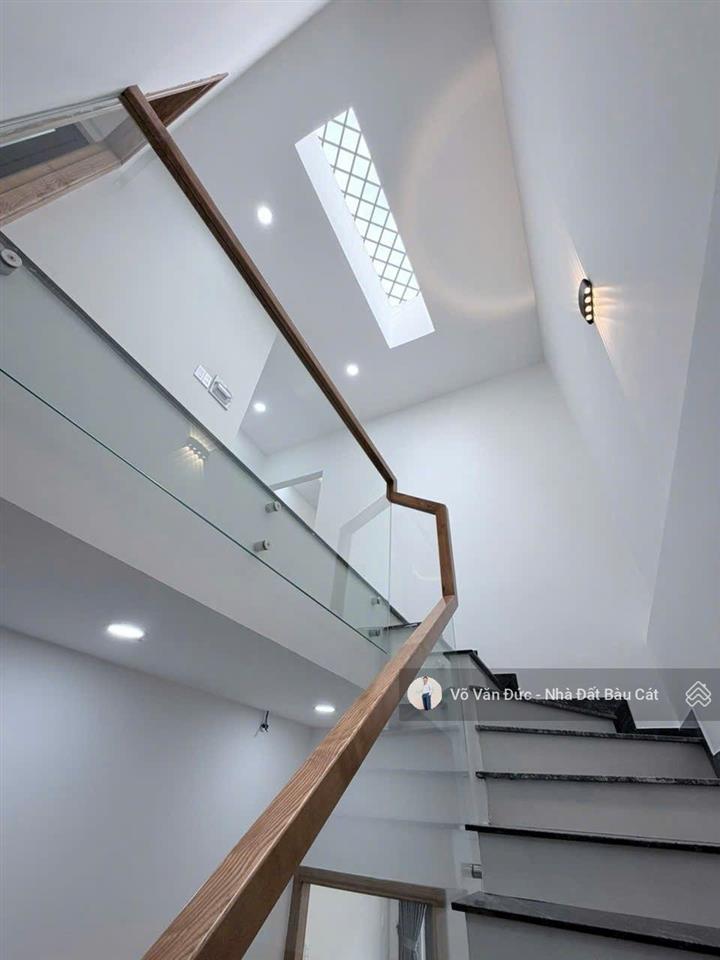 Siêu phẩm mới 100%  đúc 5 tấm  nội thất cao cấp  hxh 12m nguyễn hữu tiến  tân phú. dt 4x16m