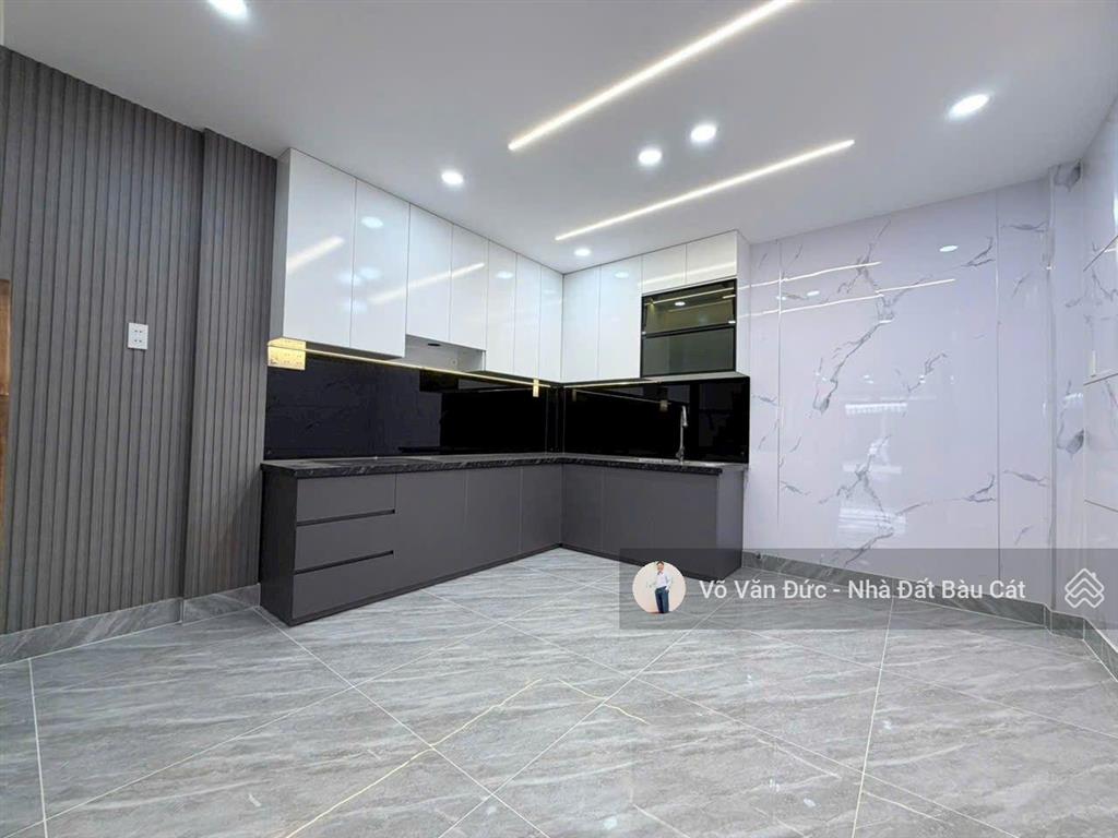 Siêu phẩm mới 100%  đúc 5 tấm  nội thất cao cấp  hxh 12m nguyễn hữu tiến  tân phú. dt 4x16m