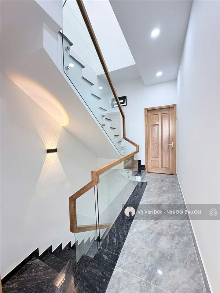 Siêu phẩm mới 100%  đúc 5 tấm  nội thất cao cấp  hxh 12m nguyễn hữu tiến  tân phú. dt 4x16m