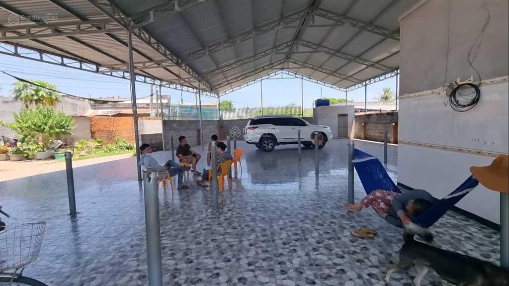 Góc 2mt hơn 400m2 thổ cư đường oto thị trấn ma lâm, bán đất tặng khung xưởng kiên cố