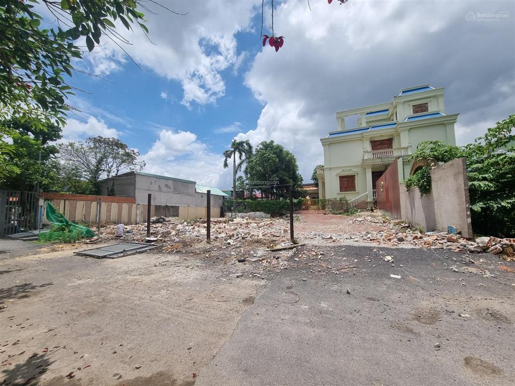 Đất xây biệt thự 18x20m vuông ke, đường nhựa trước nhà 11m, kdc cao cấp ven sông. giá chỉ 7.6 tỷ