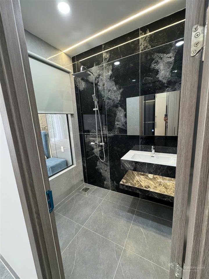 Nhà phố cao cấp 4x28m full thổ cư hoàn công đầy đủ, full nội thất, đường nhựa 12m