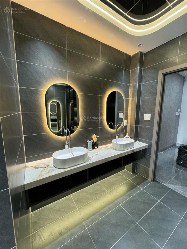 Nhà phố cao cấp 4x28m full thổ cư hoàn công đầy đủ, full nội thất, đường nhựa 12m