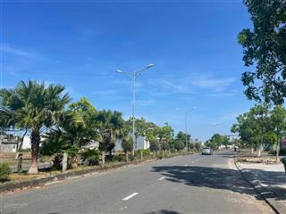 Biệt thự đối diện công viên hồ sinh thái cần bán gấp