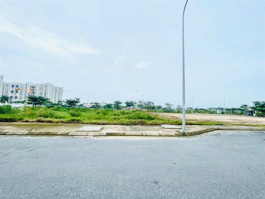 Lô v6 ngay fpt complex giá chỉ 5,8 tỷ111m². một trong số ít 1 lô cần bán gấp!