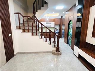 Bán nhà lĩnh nam ngõ rộng 3m ngay chợ đêm lĩnh nam 38m 5tầng chỉ việc về ở