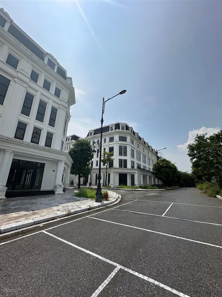 Chỉ 14 tỷ kí hđ căn shophouse mặt đường 40m trực tiếp cđt giá tốt dự án louis city hoàng mai