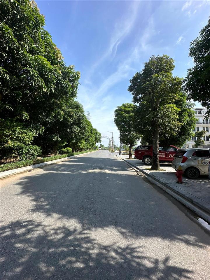 Nhỉnh 30 tỷ cho căn shophouse liền kề đường 17.5m đã hoàn thiện có thang máy  louis city hoàng mai