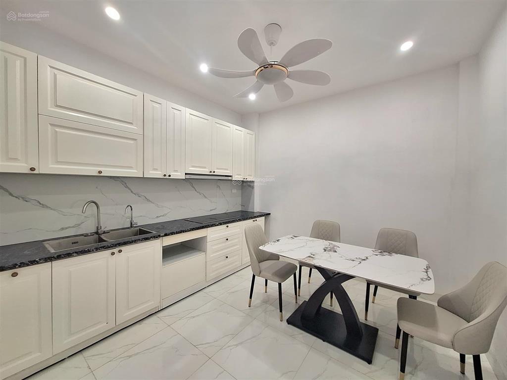 Chỉ 4.35 tỷ, nhà 3 tầng 3pn, đường thông ô tô tải, gần kcn bắc thăng long