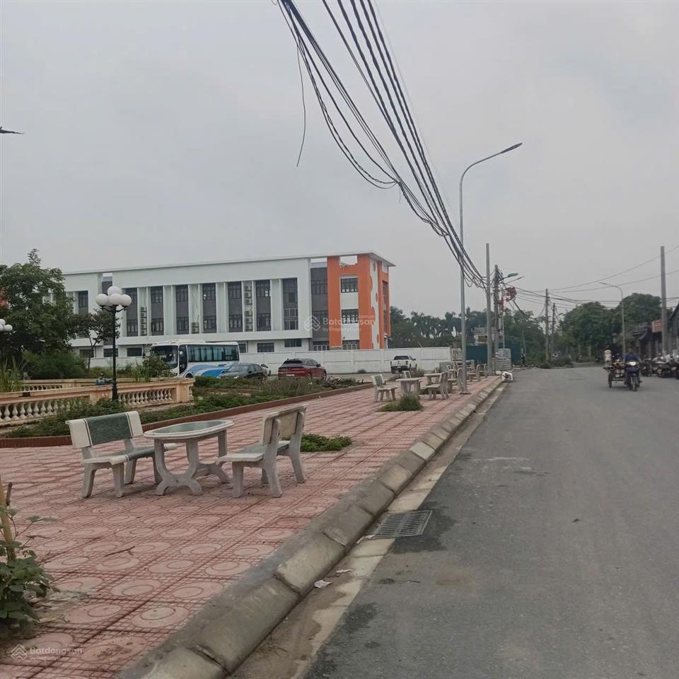 Chỉ 4.7 tỷ, nhà 4 tầng 2 mặt tiền, 43m2 đường thông ô tô, nam hồng đông anh