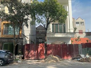 Bán lô trục chính hồ ngọc lân, kinh bắc nhìn hồ nước được sử dụng 2 vỉa hè cực thoáng đẹp