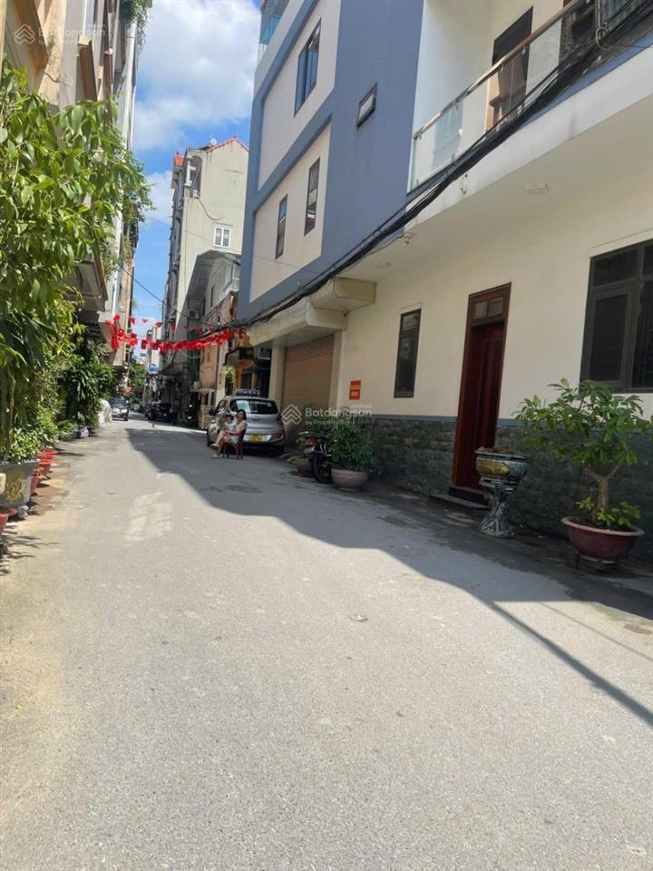 Bán nhà phân lô cán bộ ngô quyền lô góc ô tô đỗ cửa. sổ vuông a4