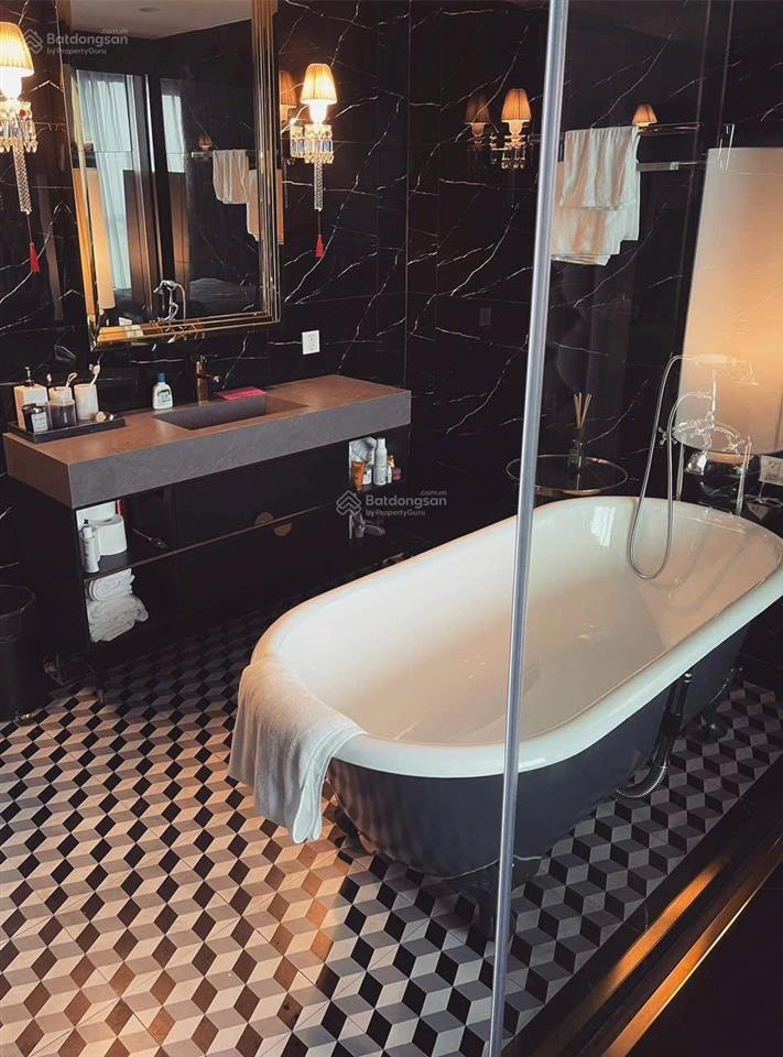 Chính chủ gửi bán 3pn góc park hill sửa 2pn, diện tích 125m  view chất  nội thất luxury