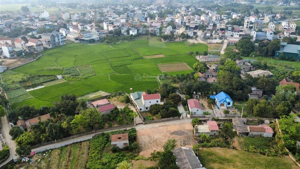 6.7 tỷ, dt 721m2 có 180m2 thổ cư hàng phân lô cạnh hồ văn sơn, chương mỹ, hà nội