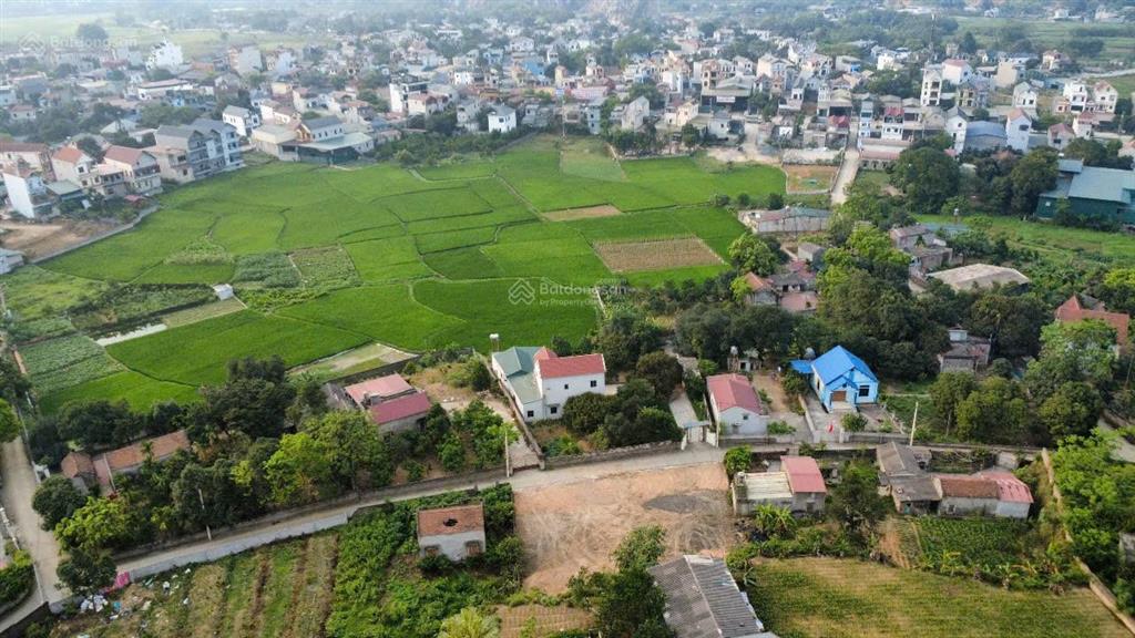 6.7 tỷ, dt 721m2 có 180m2 thổ cư hàng phân lô cạnh hồ văn sơn, chương mỹ, hà nội