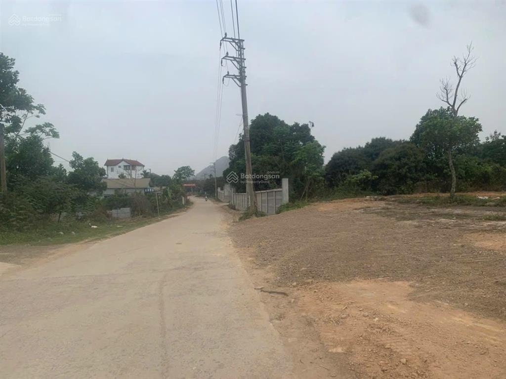 Nhỉnh 5tỷ 265m2 100 thổ cư trục chính liên xã tại xã xuân mai