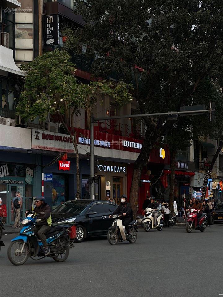 Mặt phố hoàn kiếm  mt gần 5m  50m2 5 tầng ô chờ thang máy. chỉ 50 tỷ, khu vực phường hàng mã